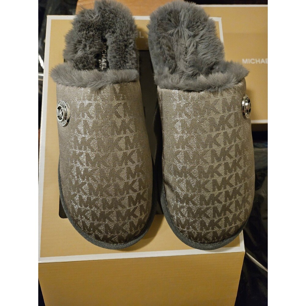 Michael kors slippers run 2 sz small